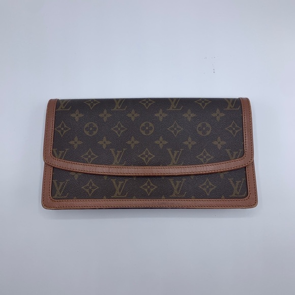 Louis Vuitton Handbags - Louis Vuitton Brown Monogram Clutch with Tan Trim